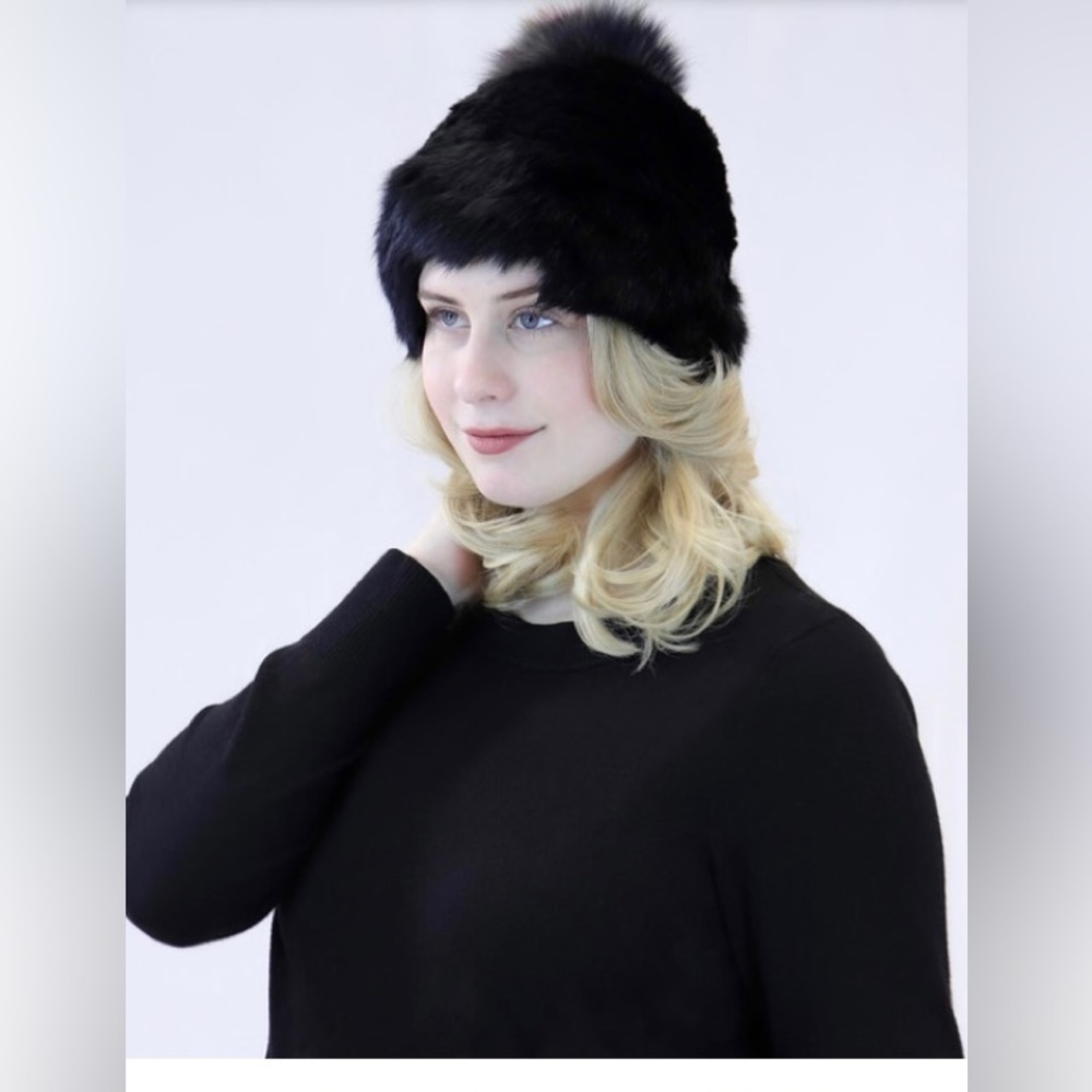 Surell hand sewn crocheted black hat w/ faux fur Pom